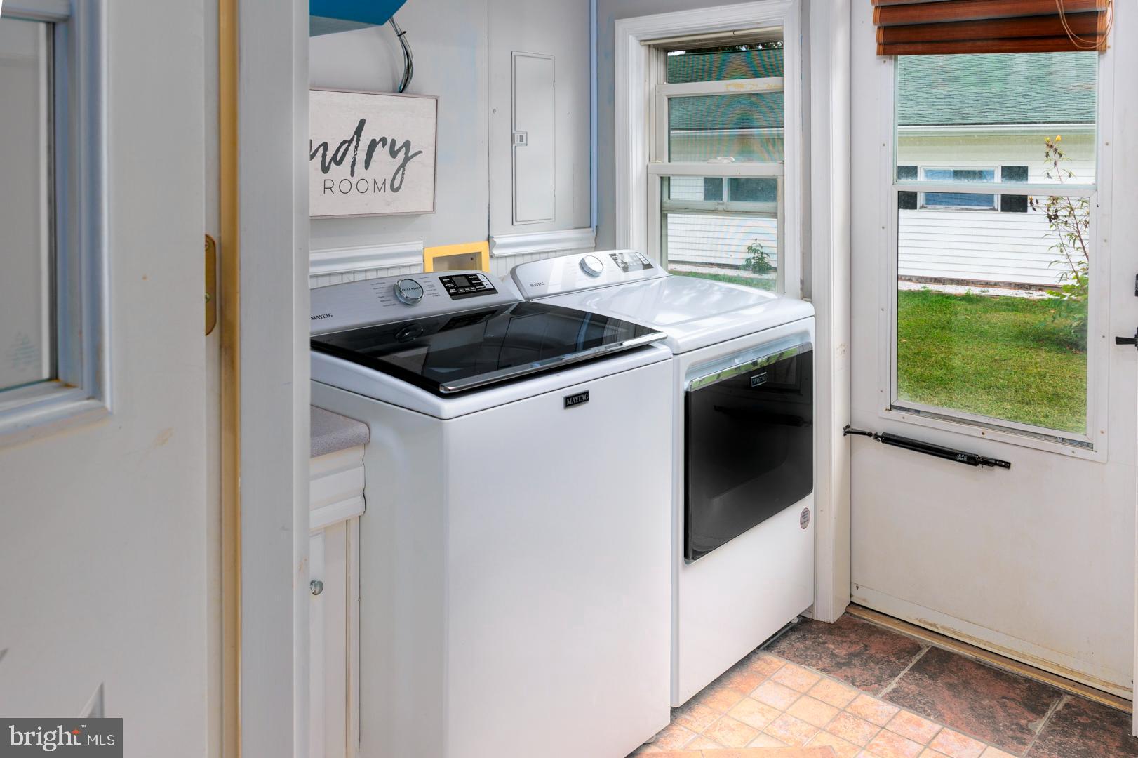 4904 Ravenwood Road Vienna, MD 21869 - Photo 18 of 42 a kitchen that has a sink and a stove
