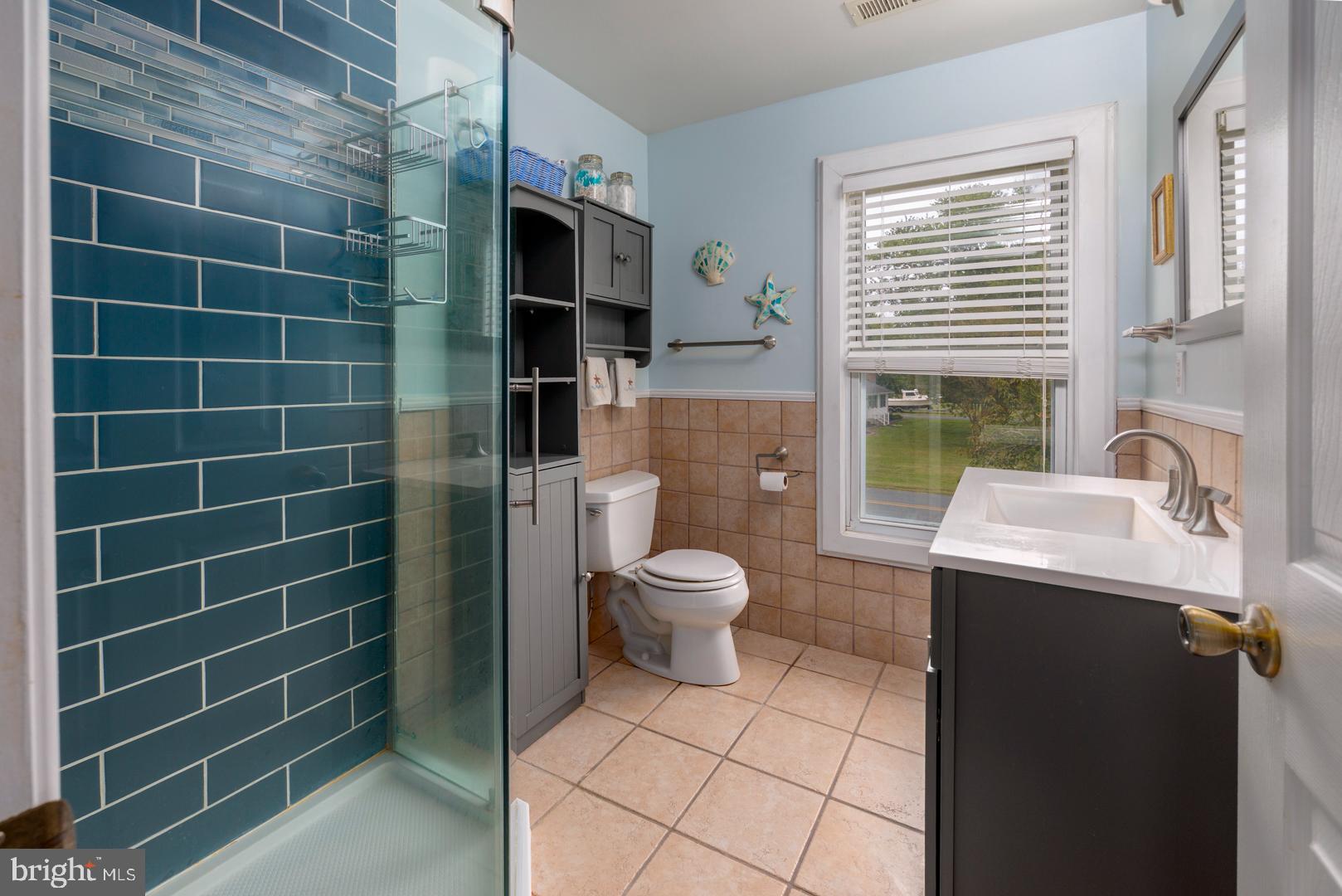 4904 Ravenwood Road Vienna, MD 21869 - Photo 23 of 42 a bathroom with a toilet a sink and mirror