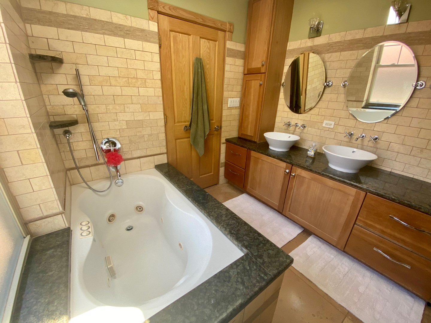 420 North Washington Avenue Park Ridge, IL 60068 - Photo 22 of 36 a bathroom with a tub sink and mirror