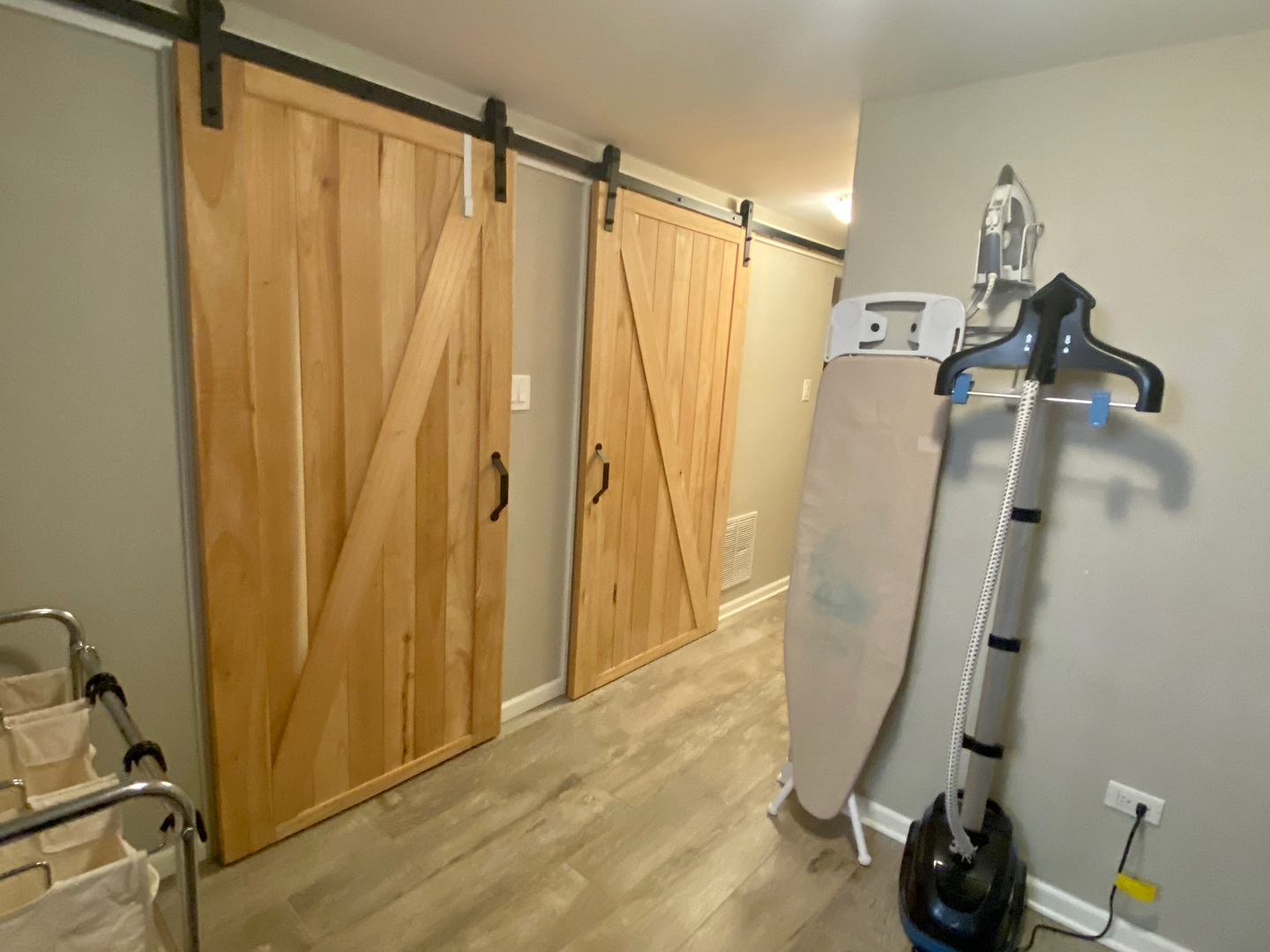 420 North Washington Avenue Park Ridge, IL 60068 - Photo 23 of 36 a bathroom with a shower and a tub