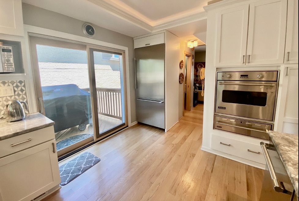 420 North Washington Avenue Park Ridge, IL 60068 - Photo 10 of 36 a kitchen with granite countertop a refrigerator and a stove