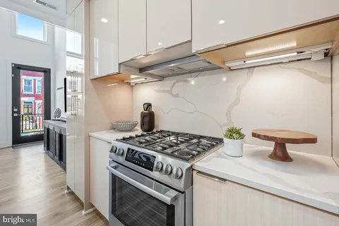 $1,095,000 | 558 Harvard Street Northwest, Unit B, Washington, DC 20059