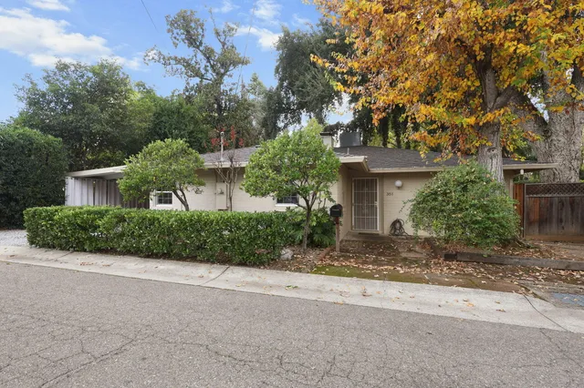 a view of house and outdoor space