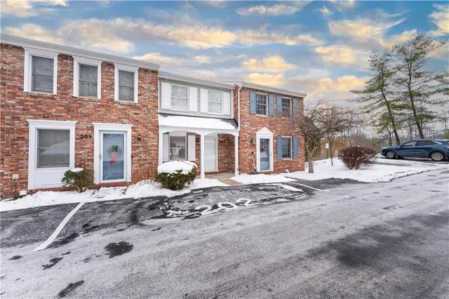 $190,000 | 202 Timberidge Drive, Bethel Park, PA 15102