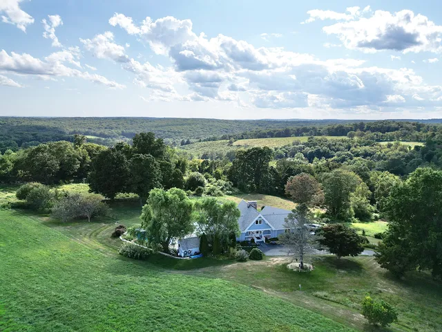 a view of a garden with a building in front of it
