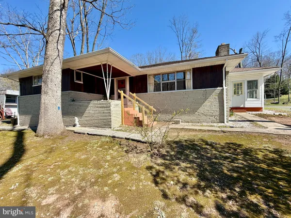 $265,000 | 624 Raystown Road, Everett, PA 15537