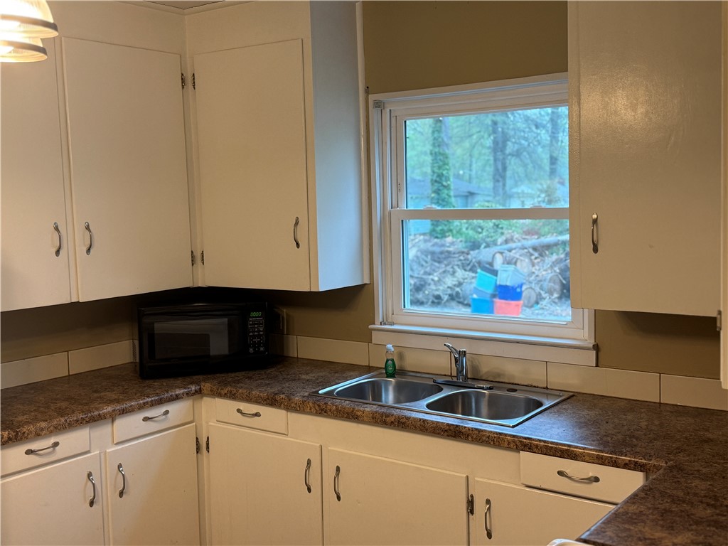 405 Casey Street Anderson, SC 29624 - Photo 13 of 26 Kitchen looking out sink window