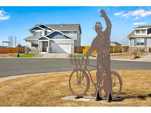 a picture of a table and chair