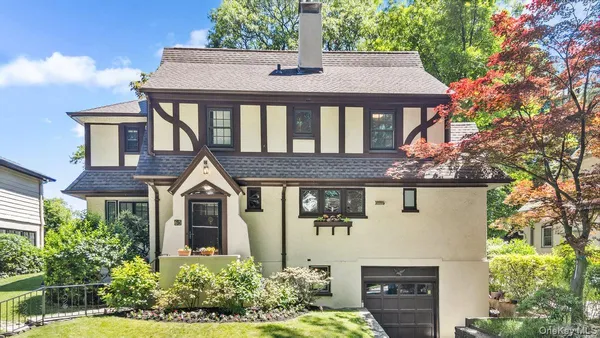 $1,395,000 | 65 Wildwood Road, New Rochelle, NY 10804