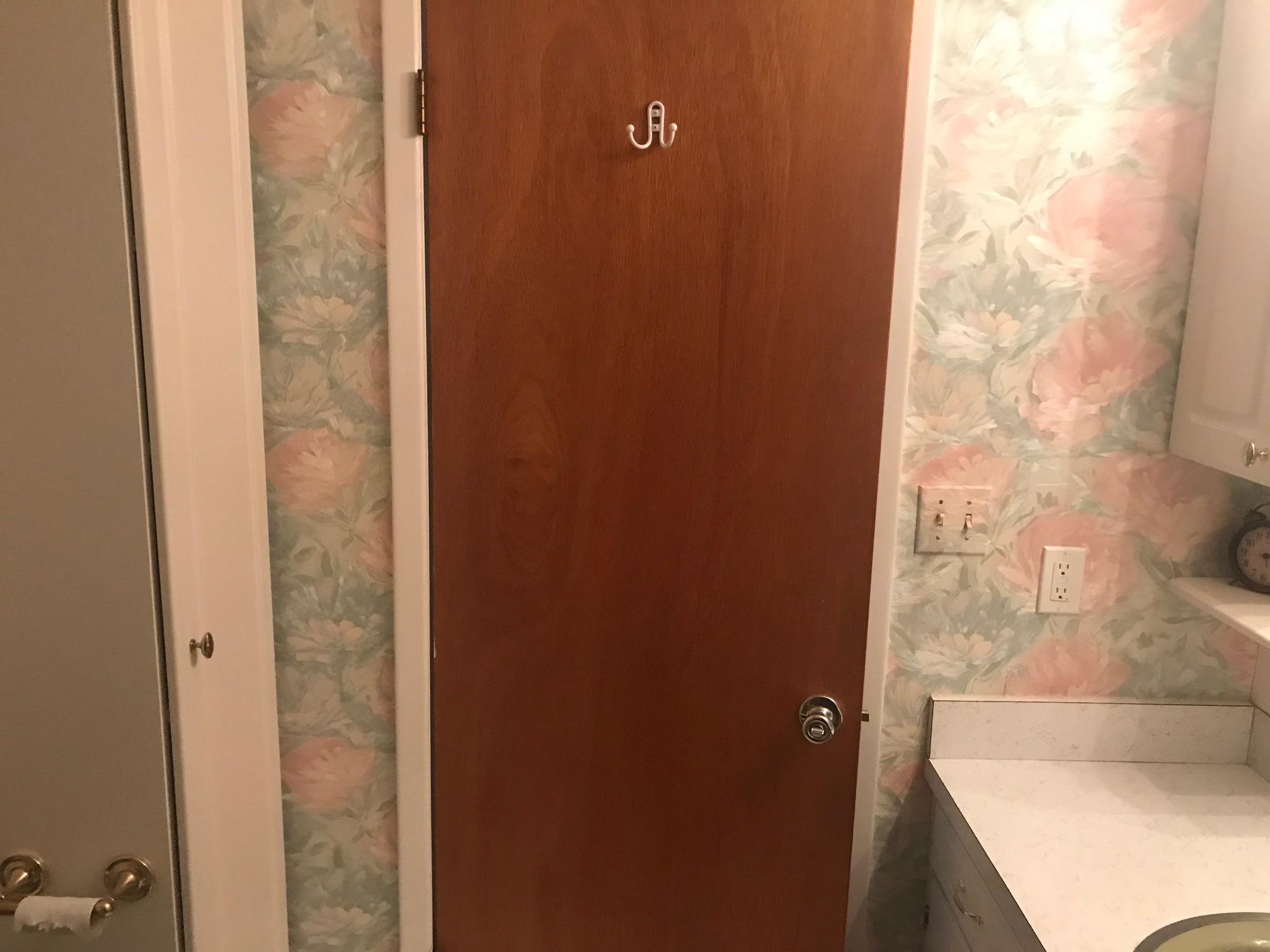 3606 Airport Road Crestview, FL 32539 - Photo 27 of 57 a bathroom with a bathtub