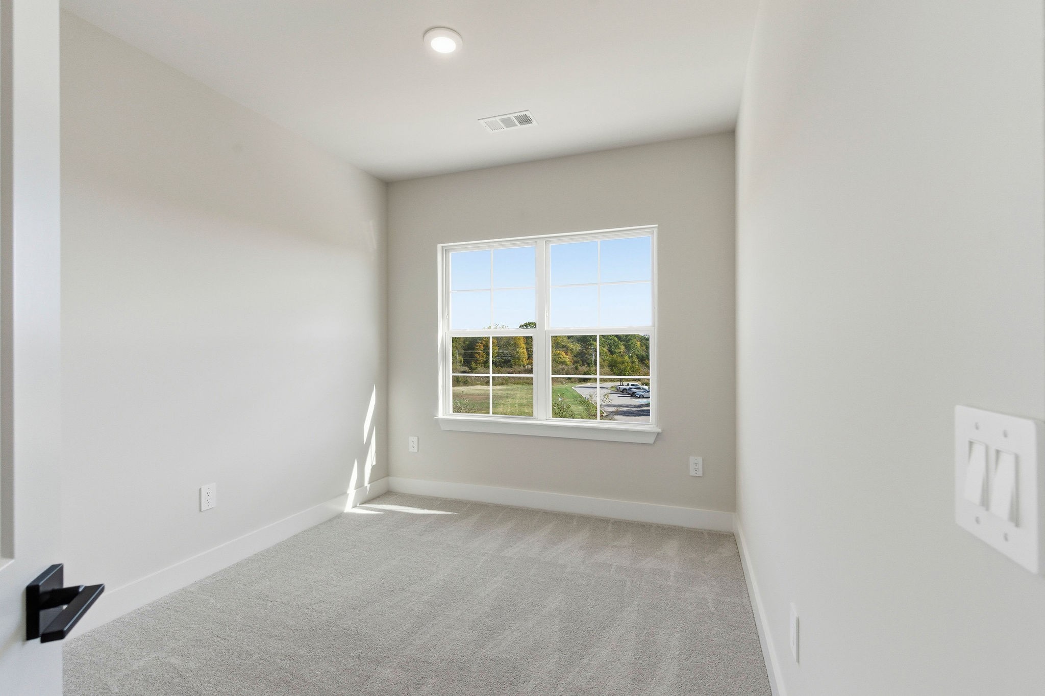 2615 Wilkinson Pike, Unit 1007 Murfreesboro, TN 37129 - Photo 28 of 43 an empty room with a window