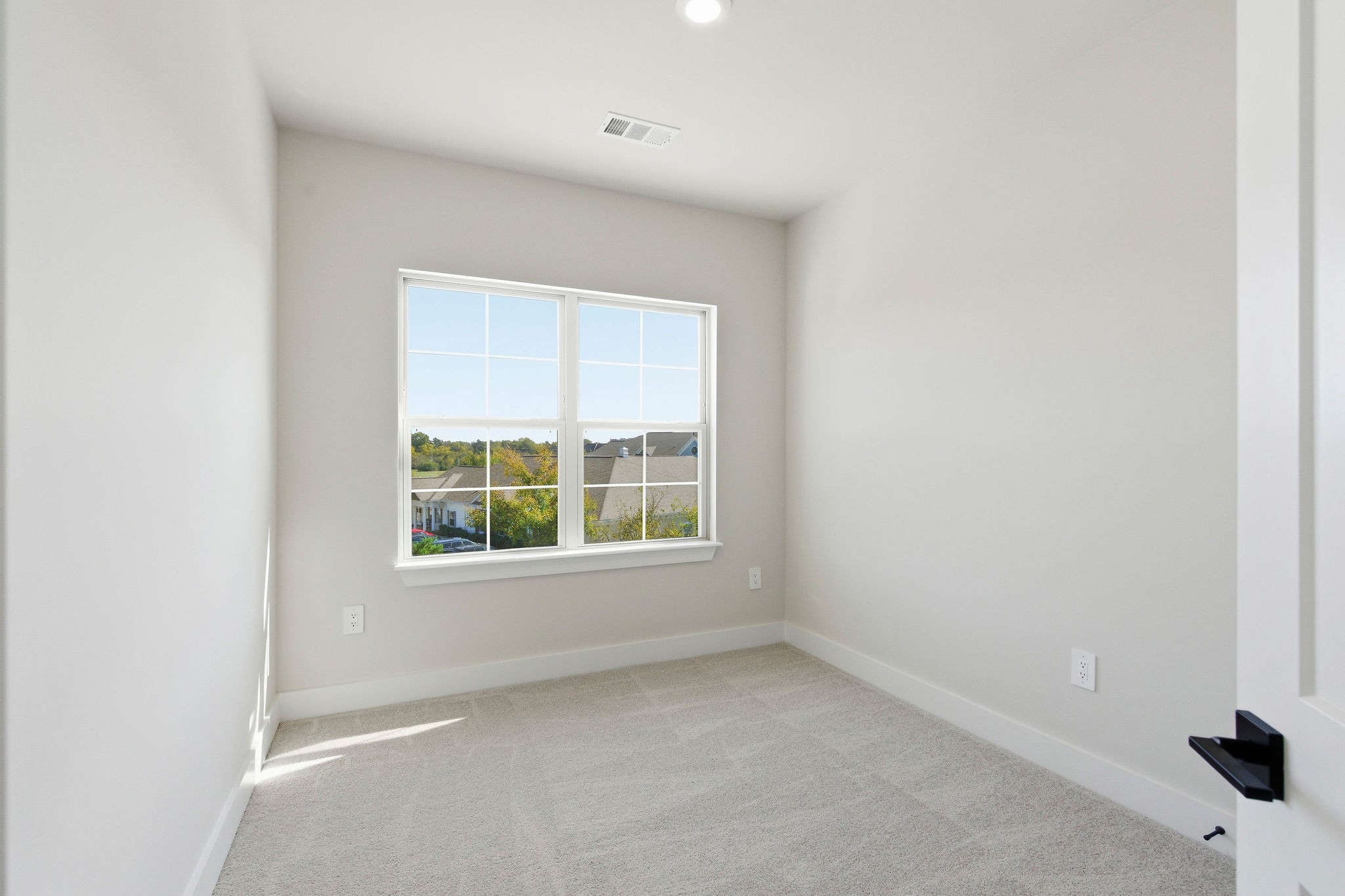 2615 Wilkinson Pike, Unit 1007 Murfreesboro, TN 37129 - Photo 31 of 43 an empty room with a window