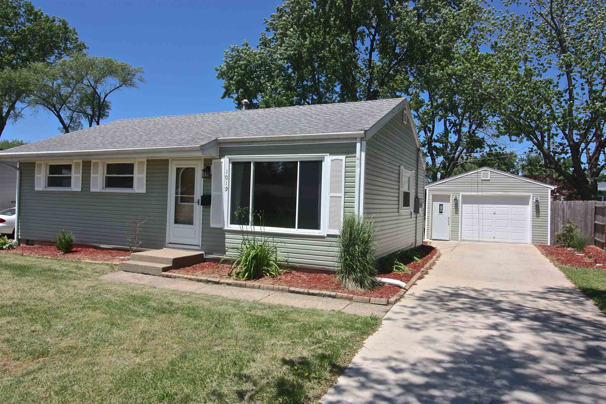 1019 Lincoln Road Marquette Heights, IL 61554 - Photo 3 of 36 Gallery Image 3