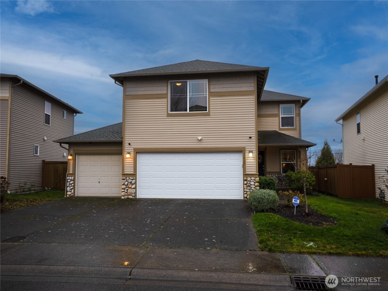 22613 132nd Place Southeast Kent, WA 98042 - Photo 27 of 36 a front view of house with yard