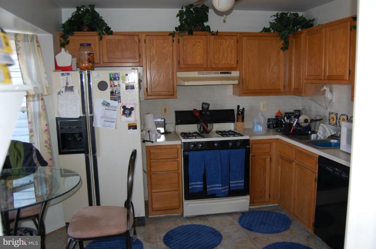 6551 Ronald Road Capitol Heights, MD 20743 - Photo 3 of 27 Kitchen