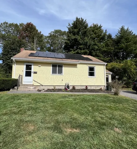 a view of a back yard of the house