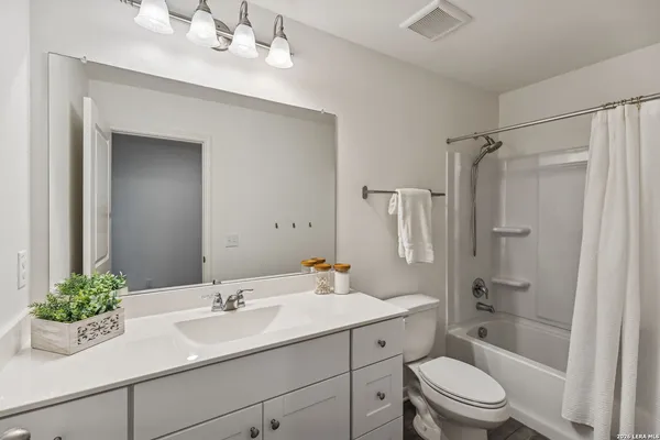 $2,150 | 5822 Lilac Landing, Converse, TX 78109