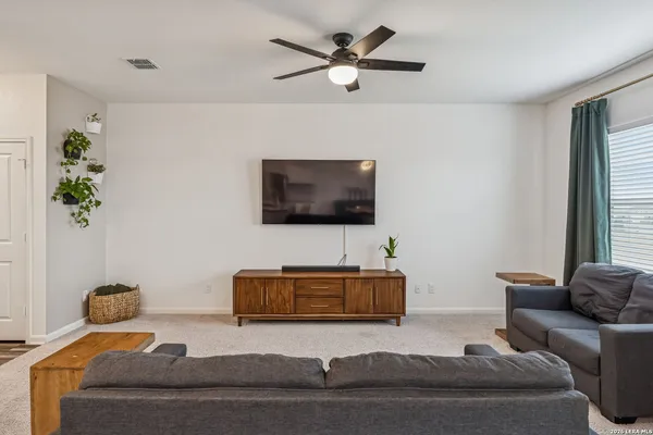 $2,150 | 5822 Lilac Landing, Converse, TX 78109