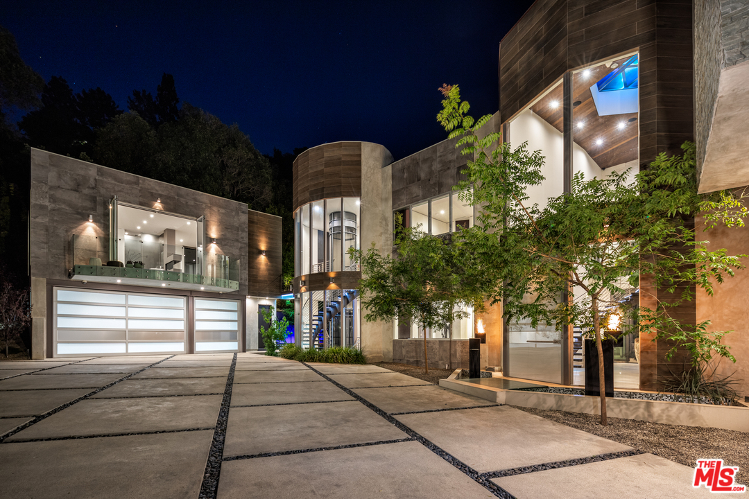 1006 Chantilly Road Los Angeles, CA 90077 - Photo 2 of 17