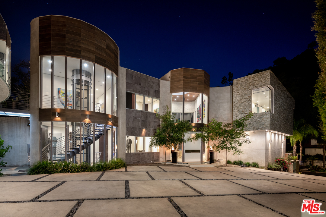 1006 Chantilly Road Los Angeles, CA 90077 - Photo 12 of 17