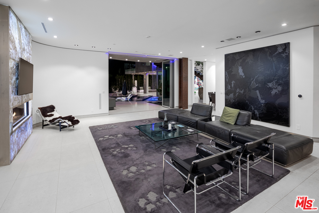 1006 Chantilly Road Los Angeles, CA 90077 - Photo 14 of 17