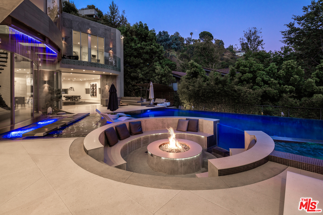 1006 Chantilly Road Los Angeles, CA 90077 - Photo 15 of 17