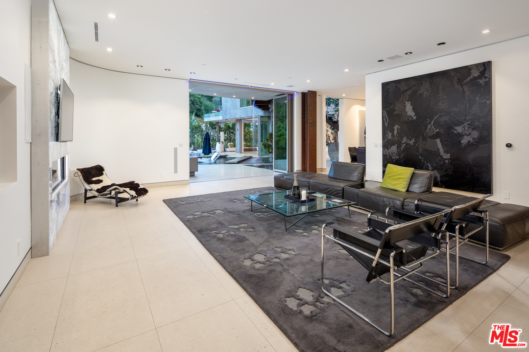 1006 Chantilly Road Los Angeles, CA 90077 - Photo 4 of 17