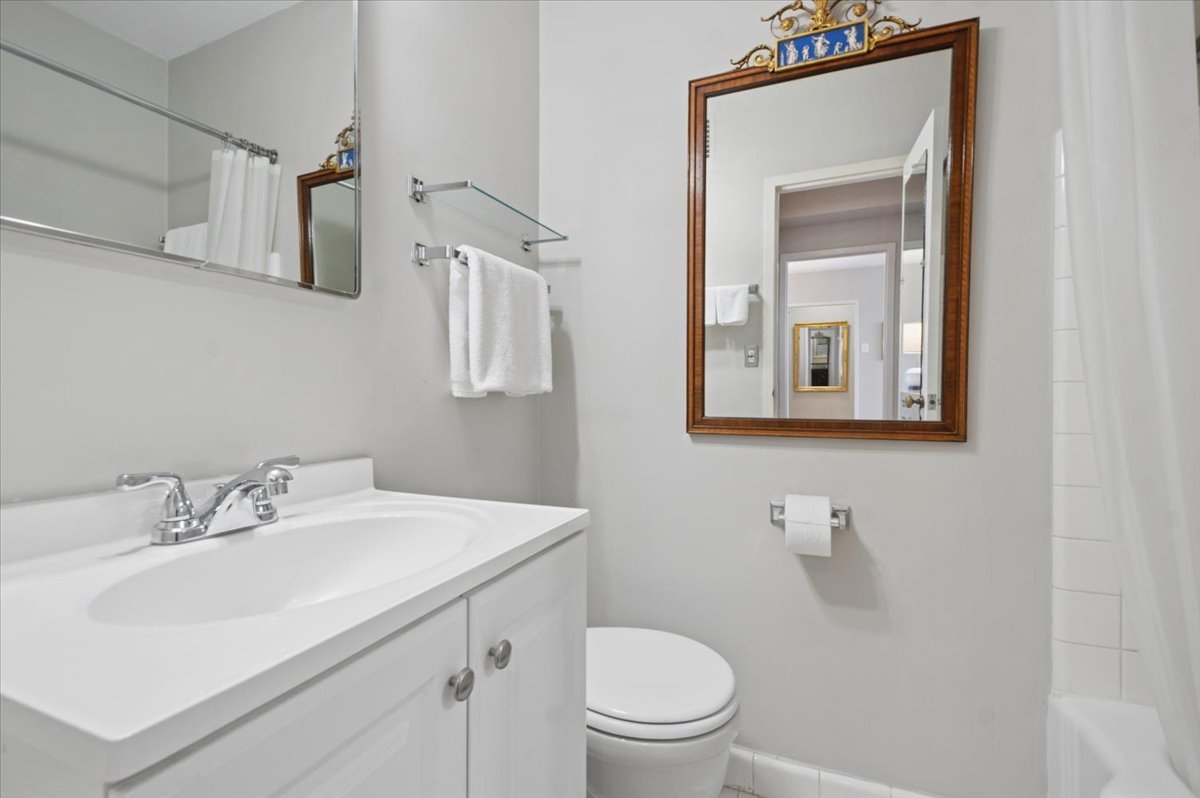 1585 Ridge Avenue, Unit 309 Evanston, IL 60201 - Photo 15 of 16