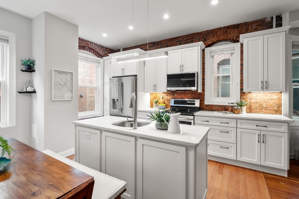 39 Kent Street, Unit 4 Brookline, MA 02445 - Photo 5 of 24