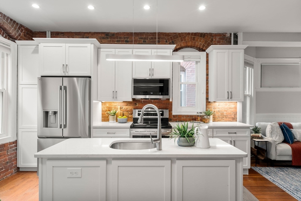 39 Kent Street, Unit 4 Brookline, MA 02445 - Photo 6 of 24