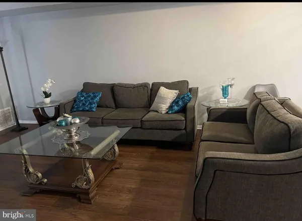 $2,700 | 16 Township Line Road, Elkins Park, PA 19027