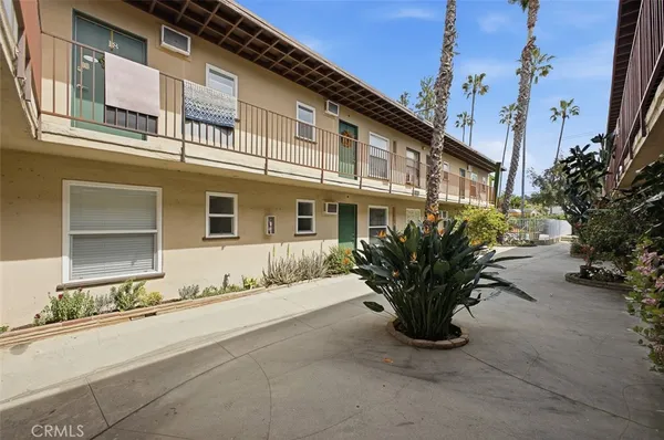 a view of a parking area