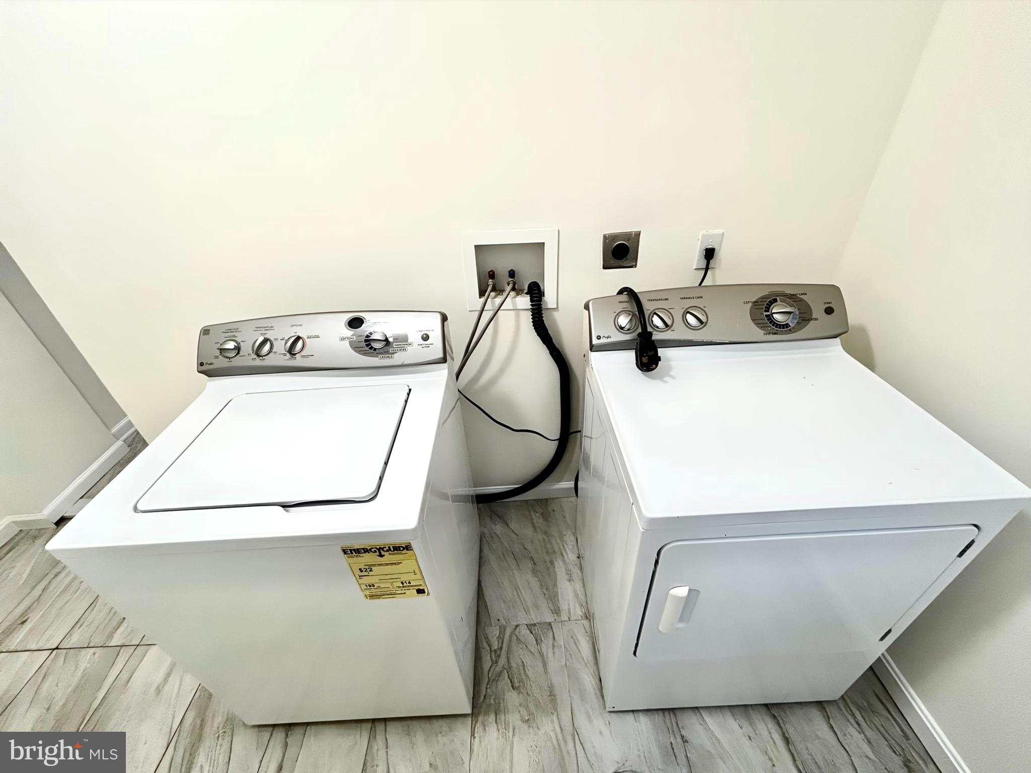 2000 McHenry Street Baltimore, MD 21223 - Photo 3 of 20 a utility room with dryer and washer