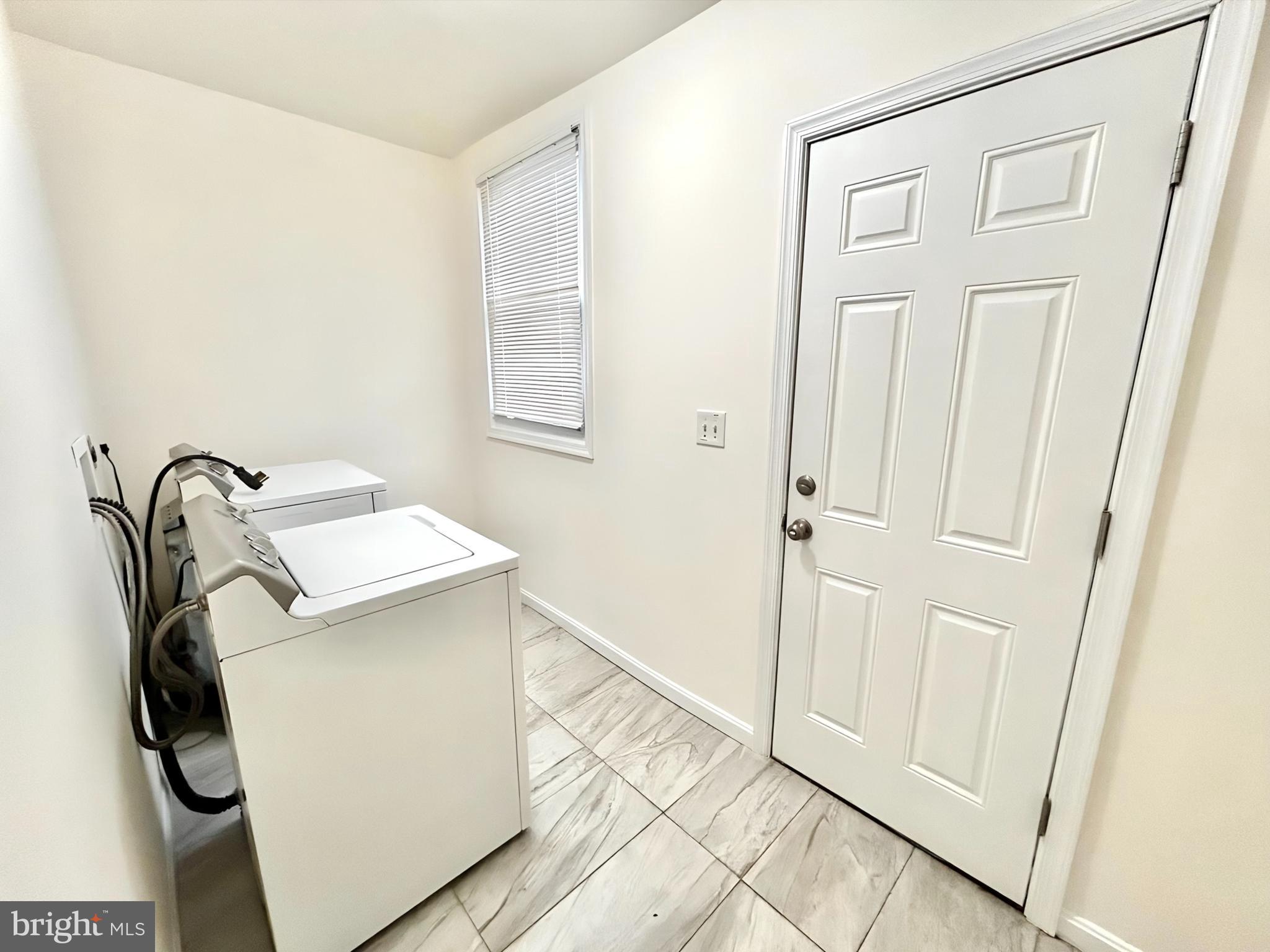 2000 McHenry Street Baltimore, MD 21223 - Photo 5 of 20 a utility room with dryer and washer