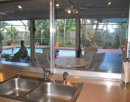 2560 Northeast 46th Street Lighthouse Point, FL 33064 - Photo 10 of 16 View