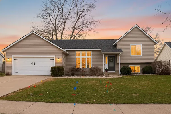 $369,900 | 826 Meadow Drive, Wayland, MI 49348