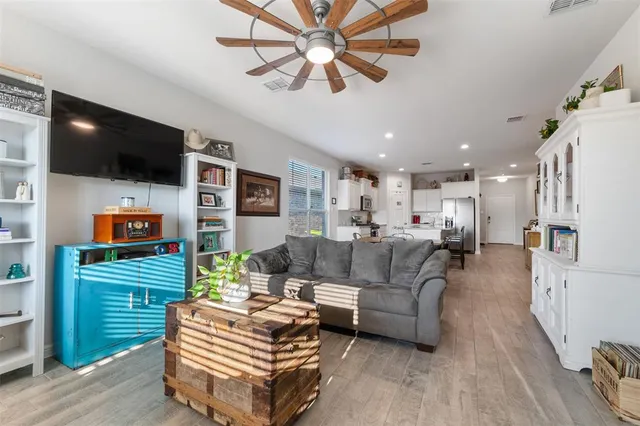 $288,000 | 128 Birch Frst Lane, Boyd, TX 76023