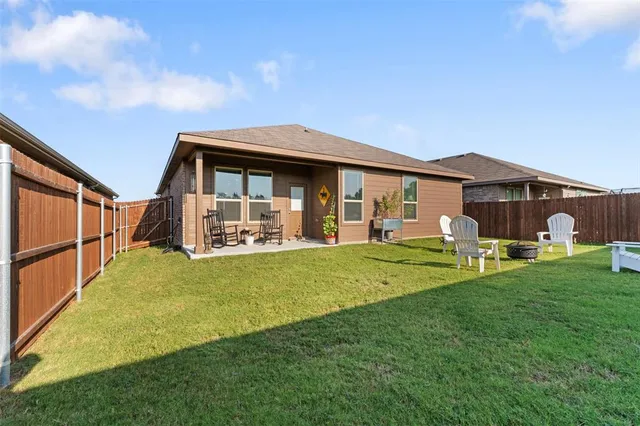 $288,000 | 128 Birch Frst Lane, Boyd, TX 76023