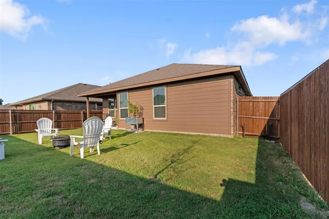 $288,000 | 128 Birch Frst Lane, Boyd, TX 76023