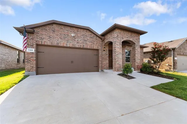 $288,000 | 128 Birch Frst Lane, Boyd, TX 76023