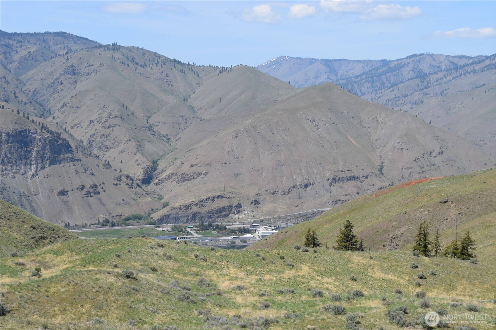8 Blue Grade Road East Wenatchee, WA 98802 - Photo 4 of 11 a view of a mountain in the distance