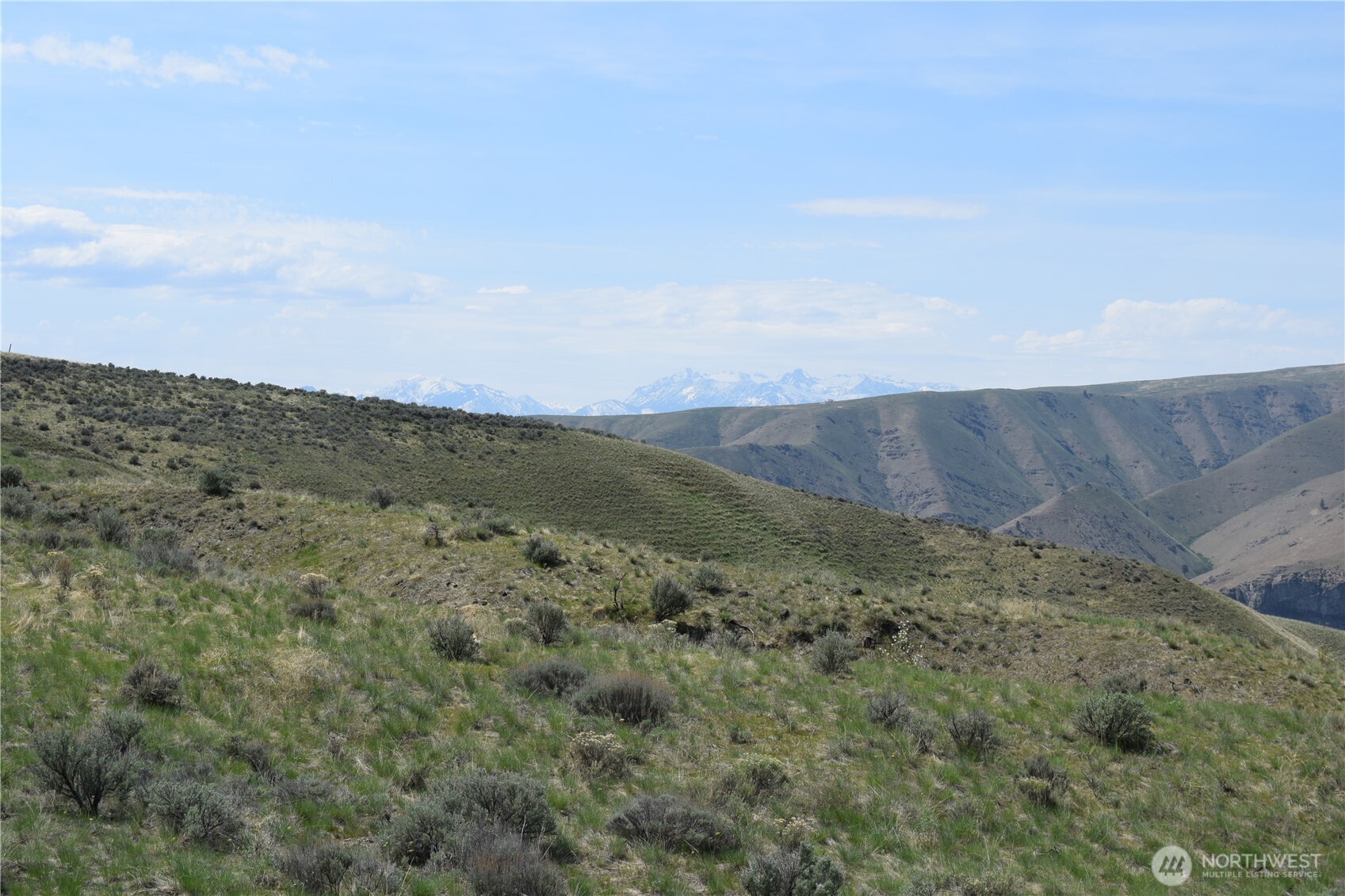 8 Blue Grade Road East Wenatchee, WA 98802 - Photo 9 of 11 a view of a field with an ocean