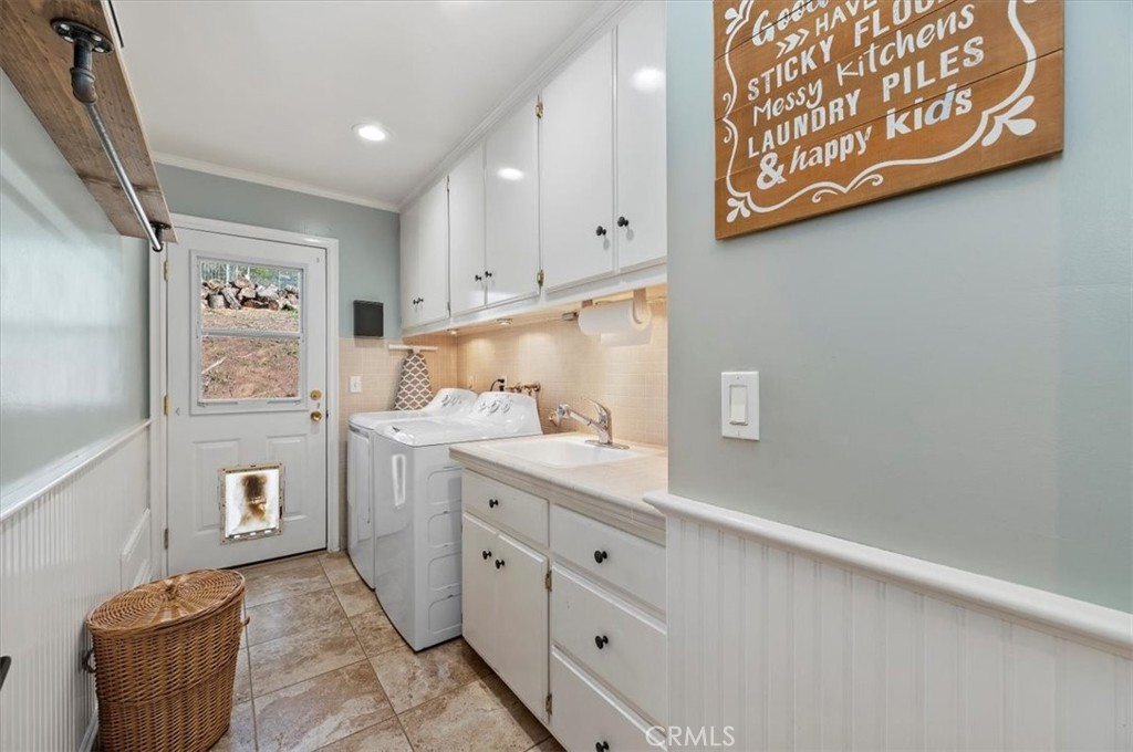 16930 Washington Street Riverside, CA 92504 - Photo 22 of 50 Indoor laundry