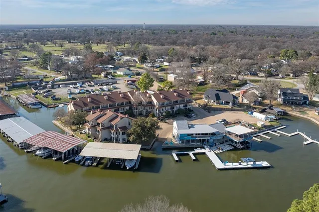 $229,500 | 1933 Island Circle, Unit B209, Tool, TX 75143