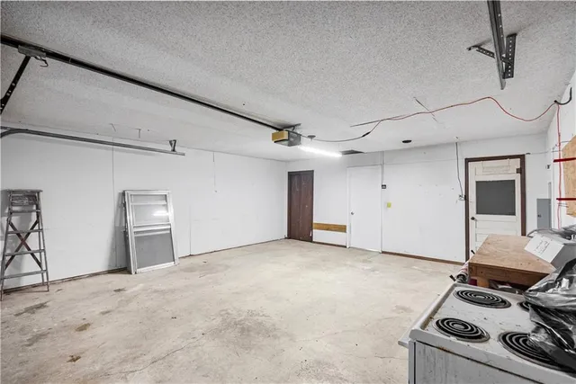 $129,900 | 952 Crescent Drive, Independence, KS 67301