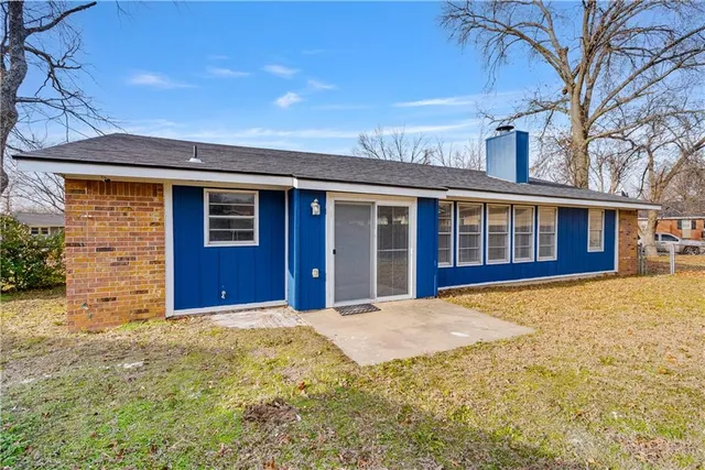 $129,900 | 952 Crescent Drive, Independence, KS 67301