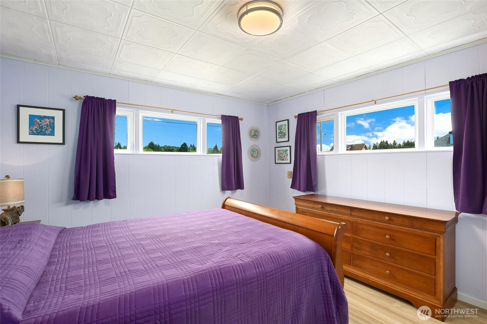 215 H Street Cosmopolis, WA 98537 - Photo 17 of 40 a bedroom with a bed and a dresser