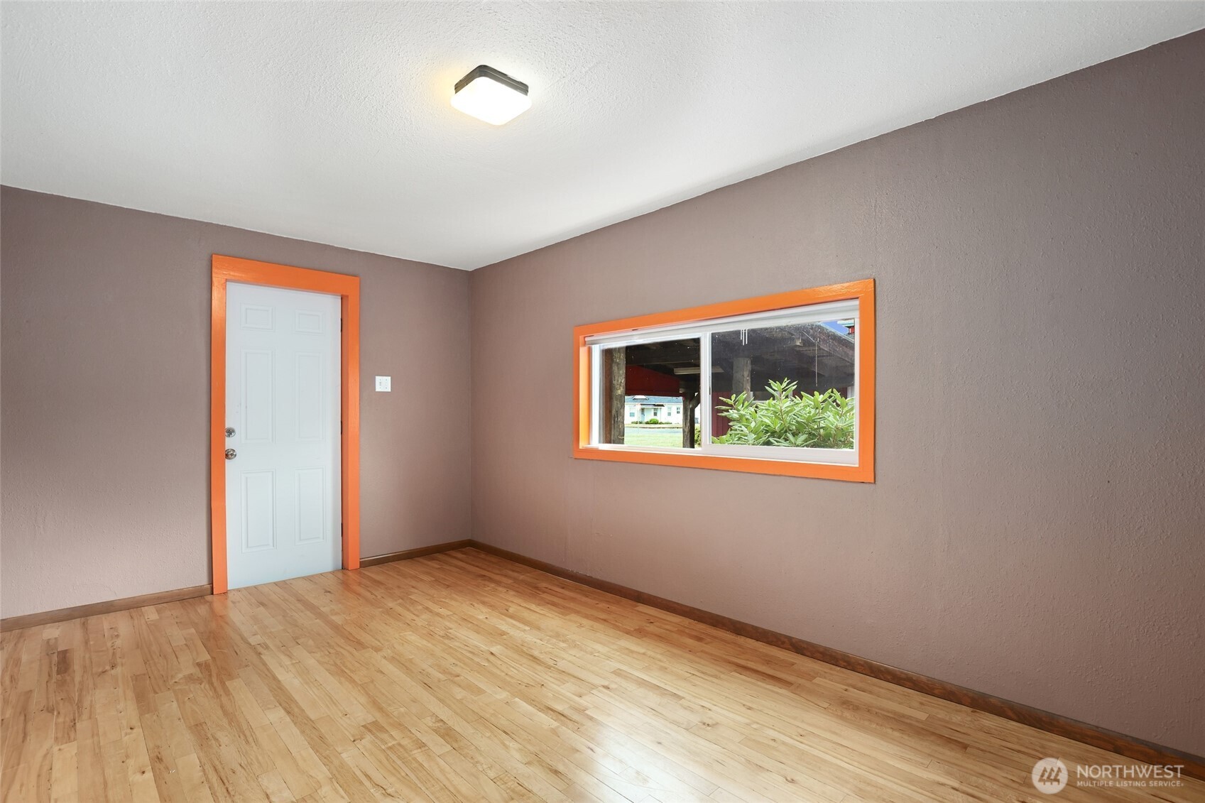 215 H Street Cosmopolis, WA 98537 - Photo 20 of 40 an empty room with a window