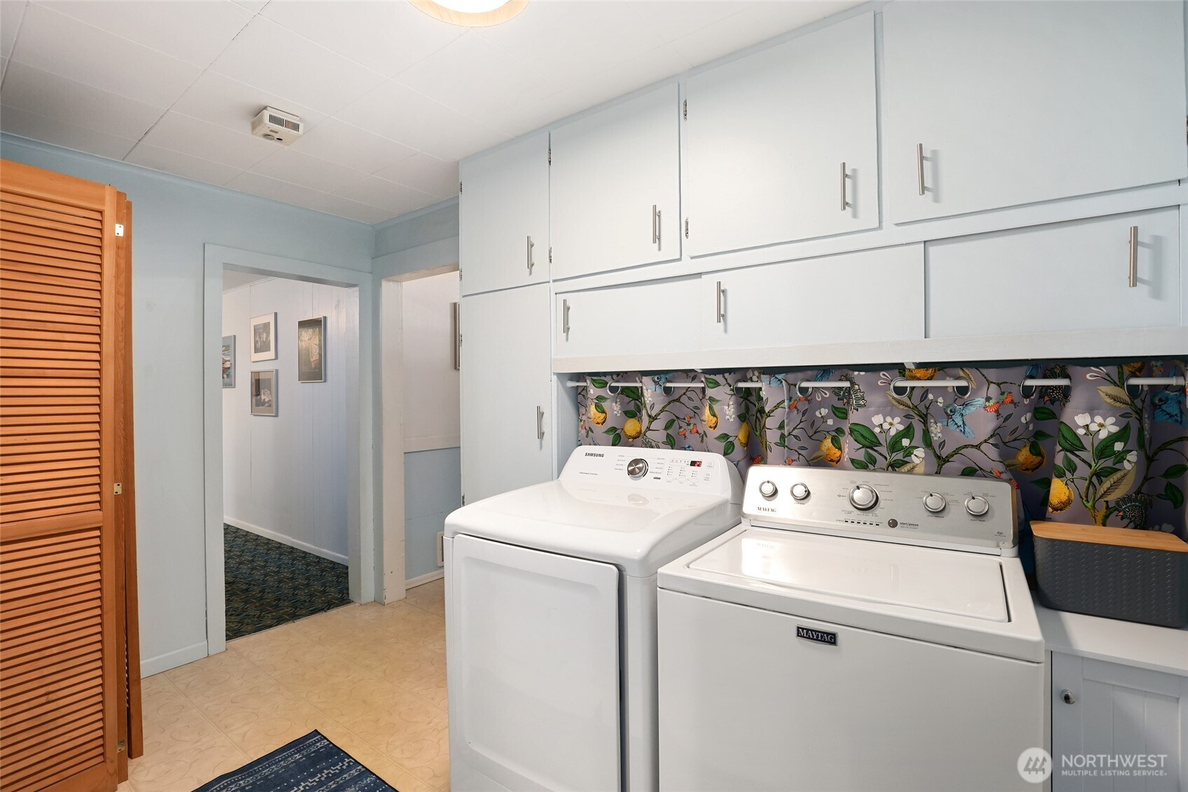 215 H Street Cosmopolis, WA 98537 - Photo 29 of 40 a utility room with dryer and washer