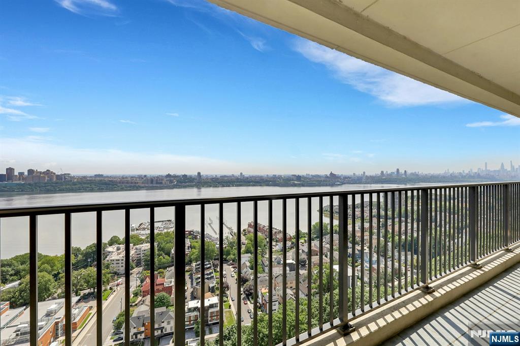3 Horizon Road, Unit 1406 Fort Lee, NJ 07024 - Photo 8 of 37 Gallery Image 8